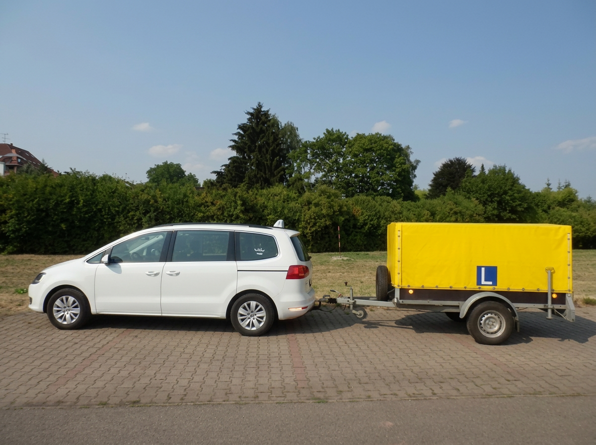 Přívěs valníkový — výcvikové vozidlo přívěs autoškoly Hlaváček v Jičíně (E ke skupině B)